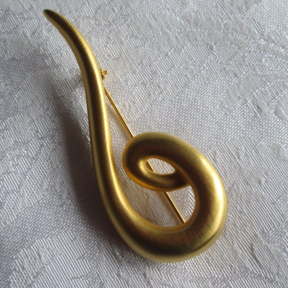 ๐ GOLD SWIRL BROOCH โ VINTAGE ๐ - Picture 3 of 15